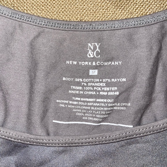 NY&Company waterfall front tank ( worn once ) - Picture 3 of 6